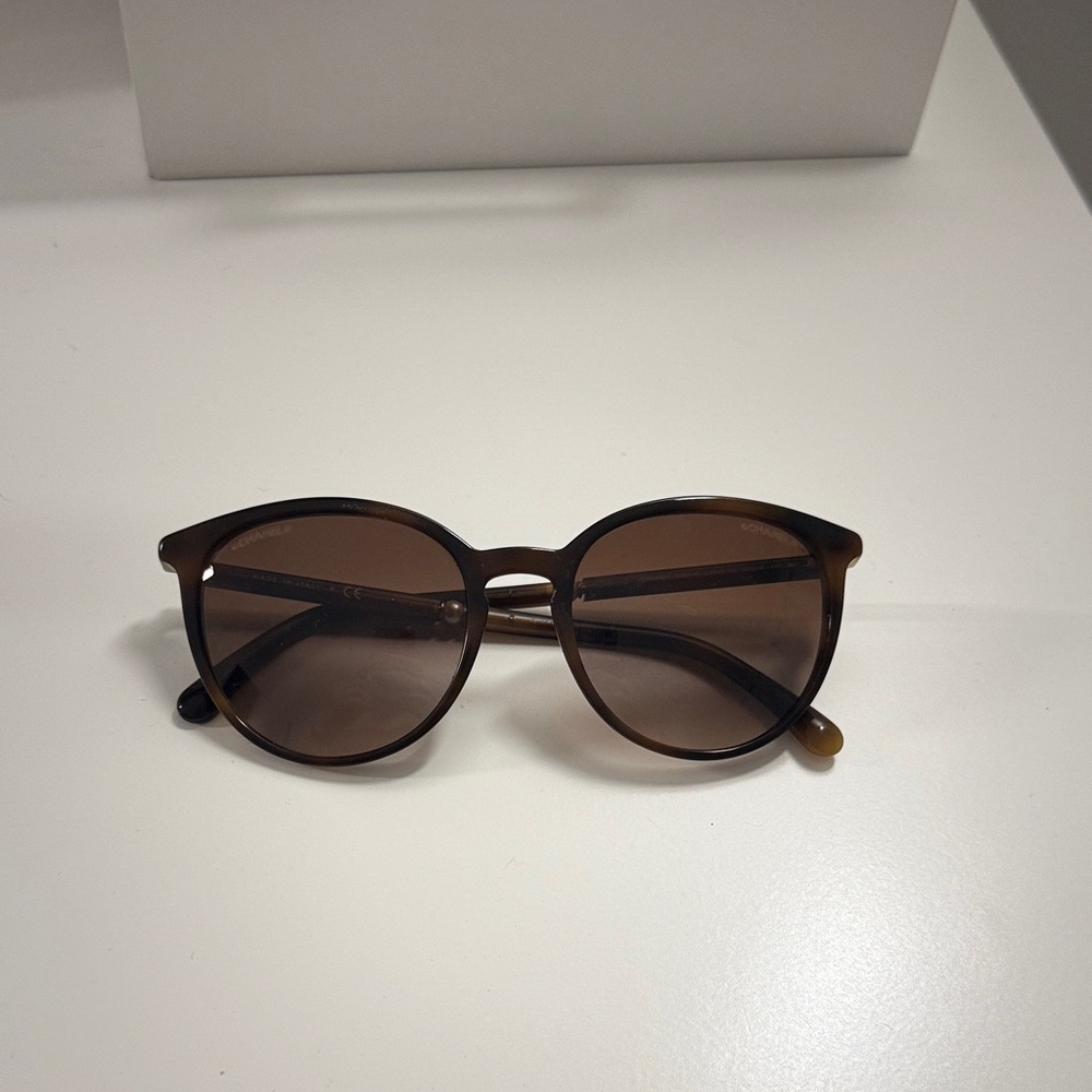 CHANEL Brown Gradient Round Sunglasses - Picture 5 of 8